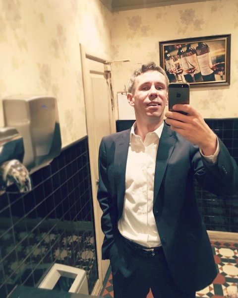 Панин взбесил пользователей Сети снимком из общественного туалета Панин взбесил пользователей Сети снимком из общественного туалета