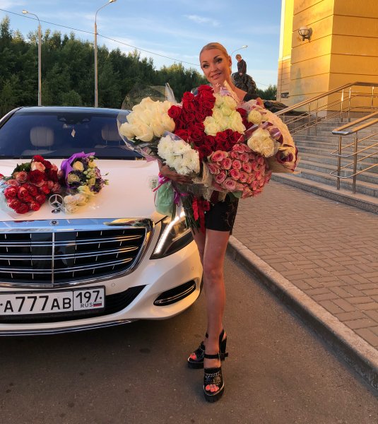 Анастасия Волочкова поскупилась подарить любимые цветы детям Анастасия Волочкова поскупилась подарить любимые цветы детям
