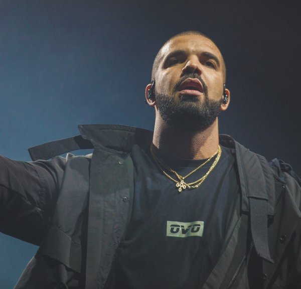 Мировой рекорд по прослушиваниям установил новый альбом рэпера Drake Мировой рекорд по прослушиваниям установил новый альбом рэпера Drake