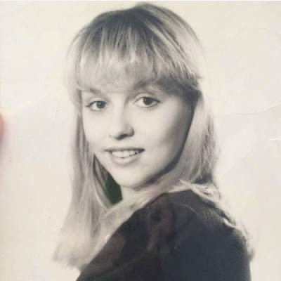 Оля Полякова поделилась детским снимком
