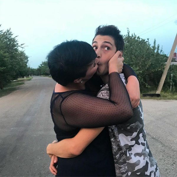 «Противно смотреть»: Оганесян не смотрит на Черно во время поцелуя «Противно смотреть»: Оганесян не смотрит на Черно во время поцелуя