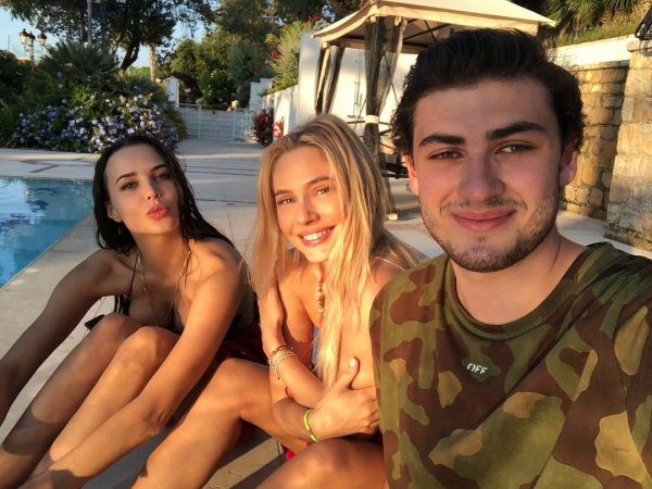 Наталья Рудова отдыхает с 19-летним сыном миллиардера