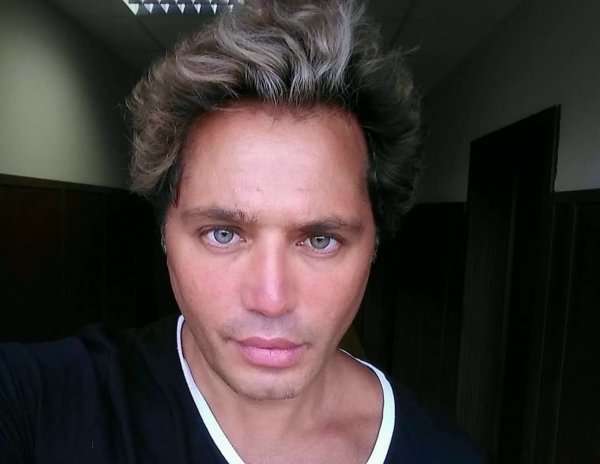 Солнцев призвал Бузову, Боню и Водонаеву голой грудью встать на защиту «Дома-2» Солнцев призвал Бузову, Боню и Водонаеву голой грудью встать на защиту «Дома-2»