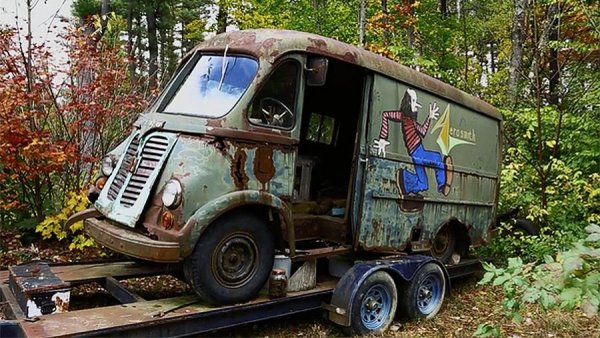 В лесу нашли покрытый ржавчиной гастрольный фургон Aerosmith В лесу нашли покрытый ржавчиной гастрольный фургон Aerosmith