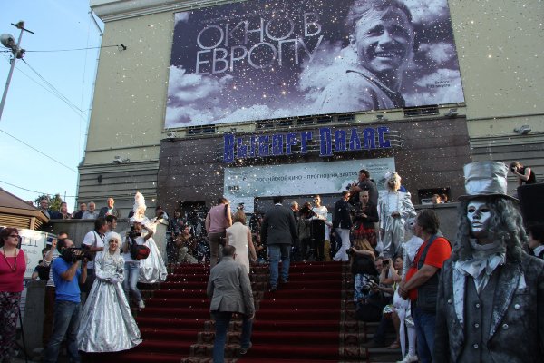 Снявший на iPhone фильм режиссер из Омска получил награды фестиваля «Окно в Европу» Снявший на iPhone фильм режиссер из Омска получил награды фестиваля «Окно в Европу»