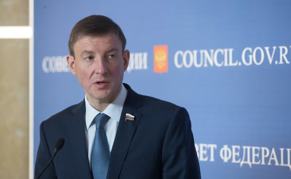 Турчак требует от Минкульта запретить прокат комедии о блокадном Ленинграде Турчак требует от Минкульта запретить прокат комедии о блокадном Ленинграде