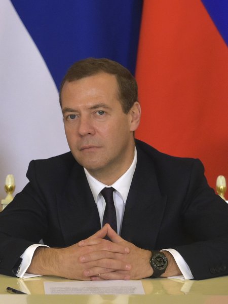 Медведев поздравил МХАТ с 75-летием и похвалил выпускников за независимость мышления Медведев поздравил МХАТ с 75-летием и похвалил выпускников за независимость мышления