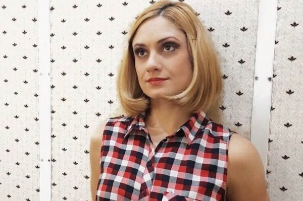 Карина Мишулина потеряла работу, отказавшись признать своего брата Карина Мишулина потеряла работу, отказавшись признать своего брата