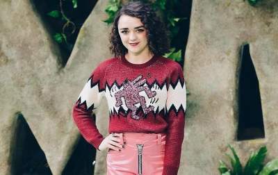 В косухе и с розовыми волосами: звезда «Игры престолов» изменила имидж