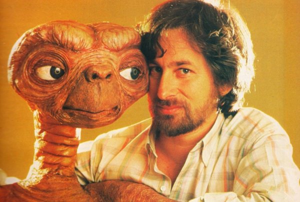 Компания Amblin Стивена Спилберга работает над фильмом о семье роботов Компания Amblin Стивена Спилберга работает над фильмом о семье роботов